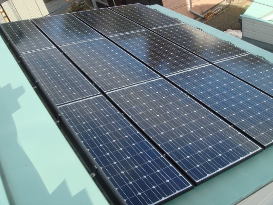 太陽光発電施工例　215ｗ　24枚　金属屋根施工　アンカー70